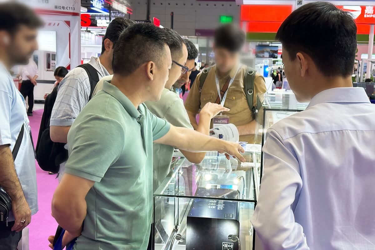 ITB8888通博光学展位现场